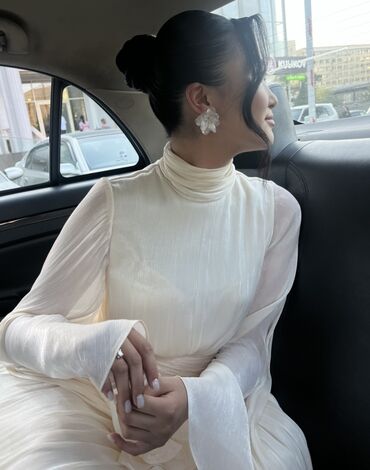 шикарное свадебное платье: Продаю шикарное платье,отшивала под заказ) Надевала только 1 раз на