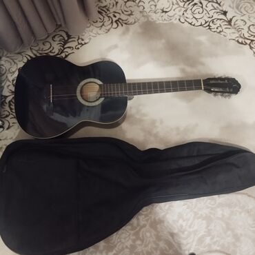 Pianolar: Klassik akustik gitara + yumşaq çanta - Rəng: parlaq qara - Korpus