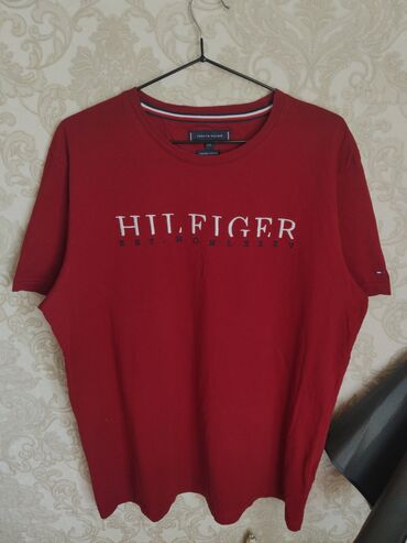 мужское пальто черное: Tommy Hilfiger t-shirts состояние идеальное размер ХХЛ на рост 180+