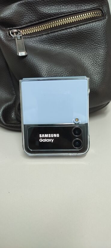 samsung телефоны: Samsung Galaxy Z Flip 4, Б/у, 512 ГБ, цвет - Голубой, 1 SIM