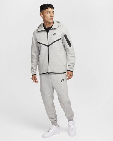 Спортивные костюмы: Nike Tech fleece Small оригинал, комплект б/у в отличном состоянии