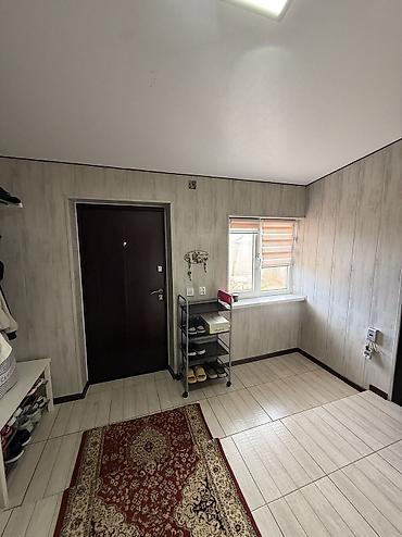 Продажа коттеджей и домов: Нарын шаарынын борборунан, Шералиева кочосунон 5 болмолуу уй сатылат — 3