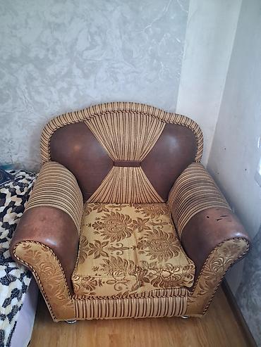 Divanlar: Divan, İşlənmiş, Açılan, Parça, Çatdırılma yoxdur — 2