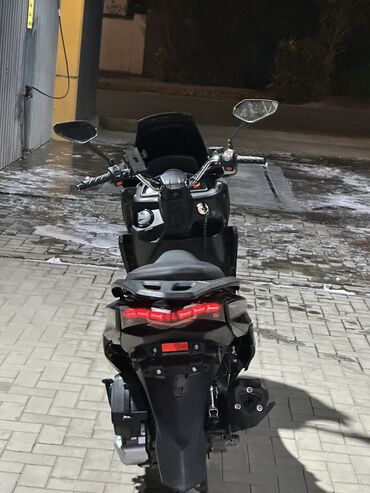 Скутеры: Макси-скутер Yamaha, 150 куб. см, Бензин, Б/у