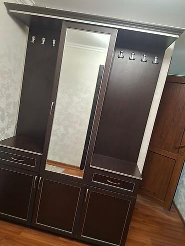 gülçü: İşlənmiş, 4 qapılı, Güzgülü, Qəhvəyi, Açılan, Düz dolab — 2