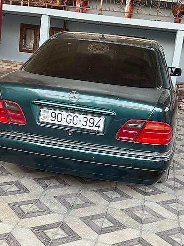 Mercedes-Benz: Mercedes-Benz E-Class (W210) sedan - Kuzov: Sedan, tünd yaşıl rəng — 12