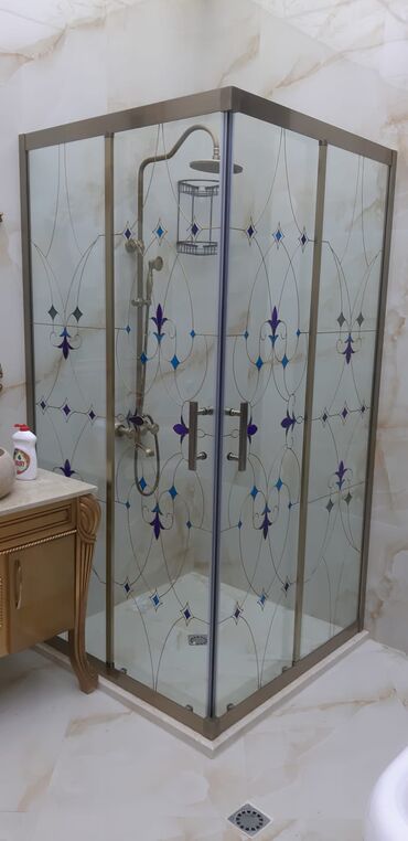 Duş kabinaları, arakəsmələr: Arakəsmə, Künc üçün — 9