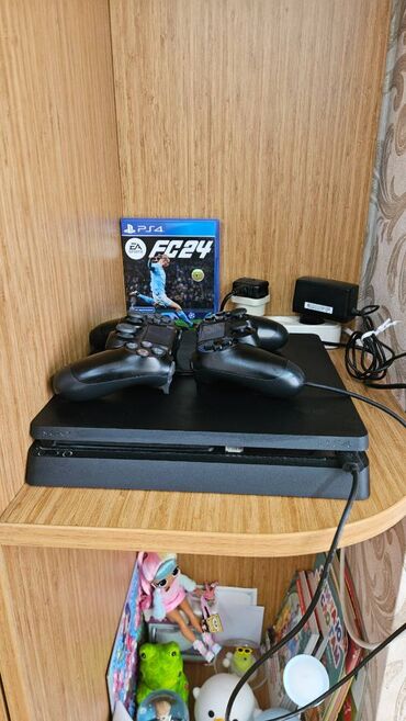 Ps4 slim original+ 2 joystik orijinal+ fifa 2024 orijinal Cəmi 400