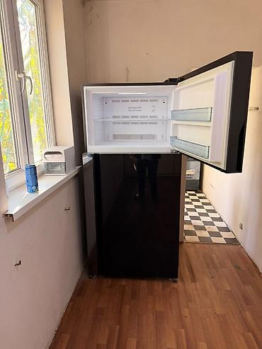Холодильник HITACHI, двукамерный, верхняя морозильная камера at lalafo.kg Холодильник HITACHI, двукамерный, верхняя морозильная камера