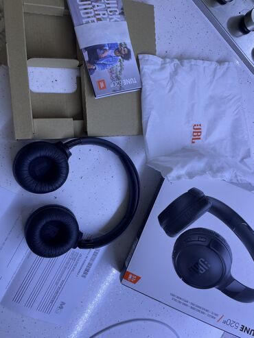 jbl 510: Jbl tune 520bt tecili satilir.Tam ideal.Zemanet kazigi ustunde.28