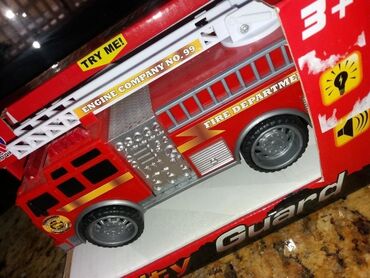 Kamioni: Vatrogasni kamioncic na baterije novoo.
Ima zvuk vatrogasca. 990din — 3