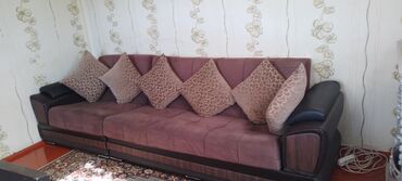 divar rəf: İşlənmiş, Qonaq otağı üçün, Açılan