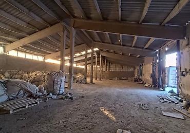 Продажа складов и мастерских: Продам территорию со складскими помещениями, на территории имеются — 12