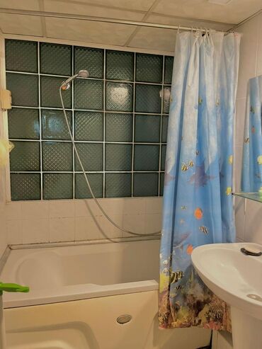 Uzunmüddətli kirayə mənzillər: Evə 1 nəfər axtarılır,hazırda 3 qız qalır. Təmiz, səliqəli evdir, hər — 6