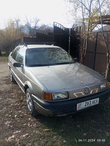 автомат машиналар: Volkswagen Passat: 1990 г., 1.8 л, Механика, Бензин, Седан