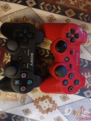 пульт playstation 3: Ps 3 pultu yaxsi veziyyetdedi islekdi prablemi yoxdu 2si birlikde 15