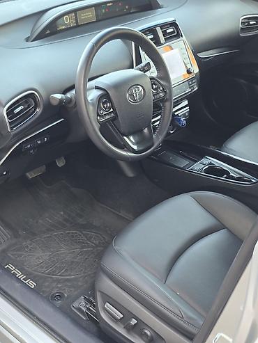 voxy noah: Toyota Prius: 2019 г., 1.8 л, Вариатор, Гибрид, Универсал — 6