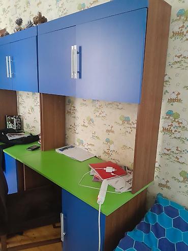 maşın cəni: Uşaqlar üçün iki iş yerli yazı masası və üst dolablı modul mebel dəsti — 2