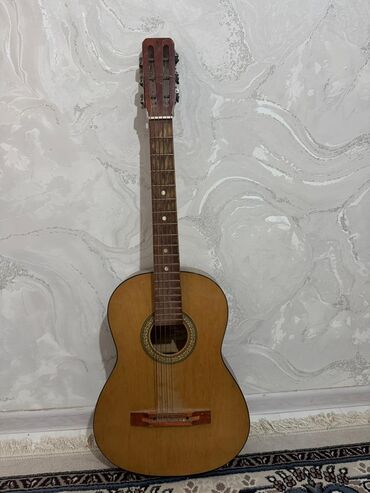гитара белая: Классическая акустическая гитара 6 струн. Абалы жакшы уйроном деп
