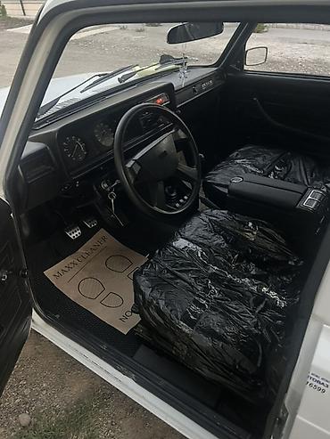 lada diskləri: VAZ 2107 sedan – ağ rəngli, klassik kuzov dizaynı ilə. Azərbaycan — 5