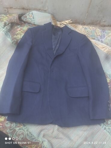 Мужская одежда: Пиджак синий школьный на 1,2 класс
Пиджак бардовый 16 лет