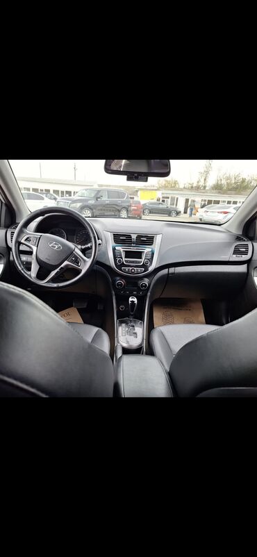 Hyundai: Hyundai Accent sedan - Gümüş rəng, 4 qapı - Benzin, “4Dİ” emblemi — 7