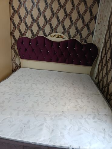 Divanlar: ShBazali taxt satilir 200 manat.Real aliciya endirim olunacaq.Unvan