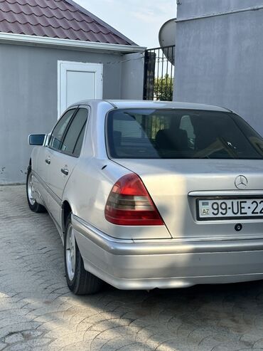 Mercedes-Benz C 180: 1.8 l | 1994 il Sedan