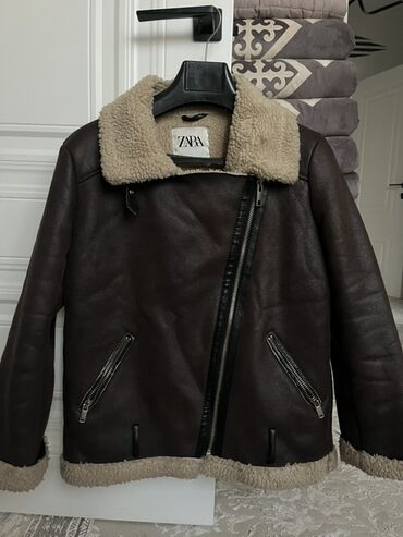 осенние куртки мужские: Дублёнка-косуха ZARA - Модель: укороченная косуха с асимметричной