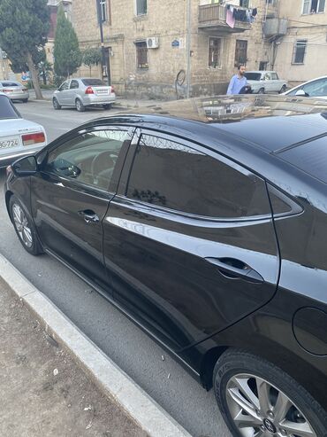 Hyundai: Hyundai Elantra: 1.8 l | 2015 il Sedan — 7