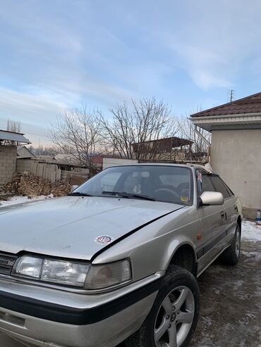 Mazda: Mazda 626: 1990 г., 2 л, Механика, Газ, Хэтчбэк