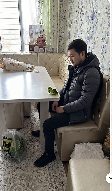 горки для гостинной: Бекер берем мужской одежды 46-48 р - Прямой диван с высокой посадкой и — 2