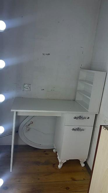 İşlənmiş, Manikür üçün masa