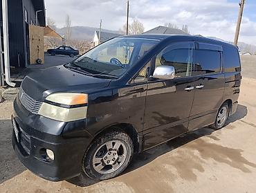 5: Toyota Voxy: 2004 г., 2 л, Автомат, Бензин, Минивэн — 7