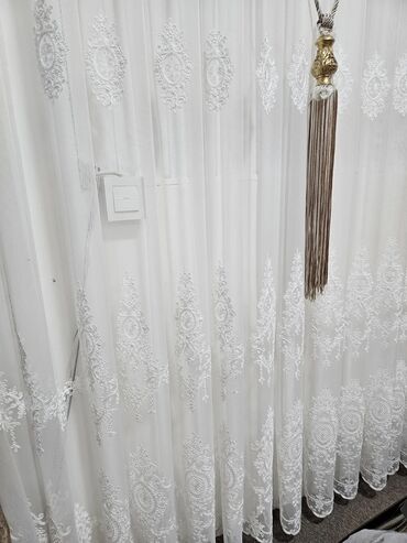 Pərdə və tüllər: Qəşəng pərdələr otağa zəriflik qatır. Ağ tül pərdələr işığı yumşaq — 12