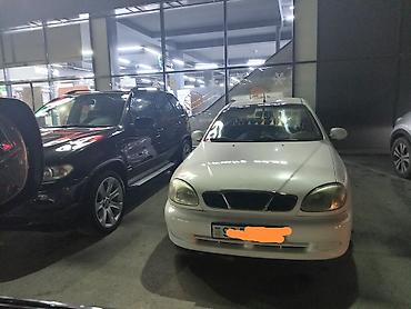 Digər avtomobillər: Ağ rəngli sedan avtomobil Xüsusiyyətlər: - Kuzov: 4 qapılı sedan, ağ — 2