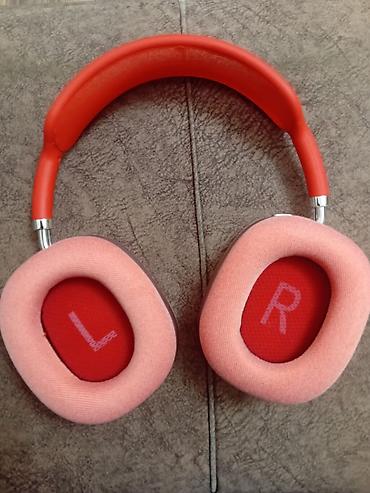 Qulaqcıqlar: Qulaqlıq – over-ear, simsiz Bluetooth model Xüsusiyyətlər: - Over‑ear — 2