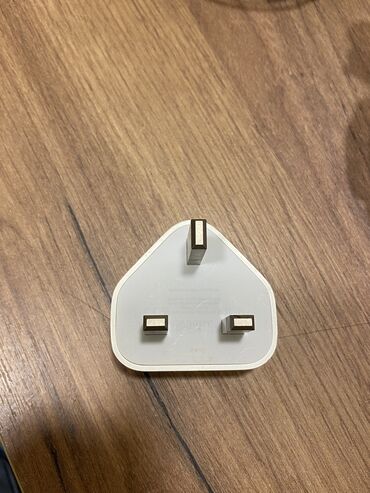 apple adapter: Adapter Apple, 5 Vt, İşlənmiş