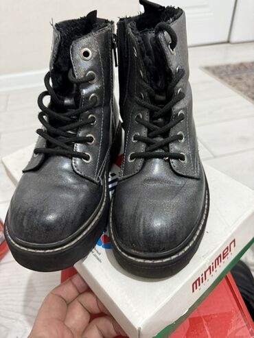 Детская обувь: Детская обувь 1 детские утепленные Кросовки. Красивые состояние — 18