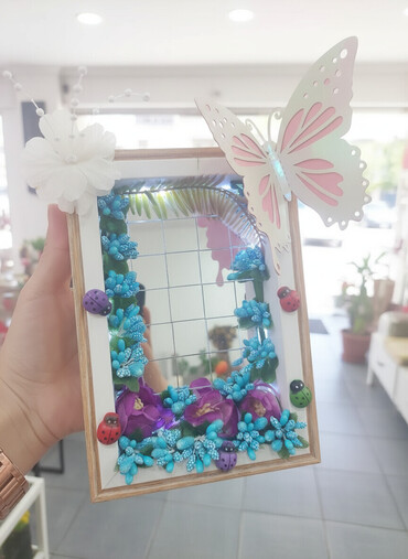 Ogledala: Ručno rađen dekorativni ram sa ogledalcem i LED osvetljenjem. - — 1