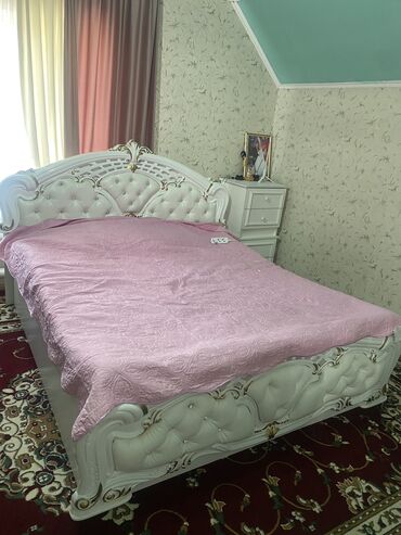 1 5 спальное постельное белье: Спальный гарнитур, Двуспальная кровать, Шкаф, Комод, цвет - Белый, Б/у