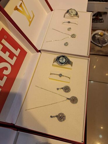 Setovi nakita: Markirani setovi 6800 din slanje svakog utorka — 5