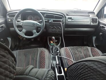 neta машина: Volkswagen Vento: 1993 г., 1.8 л, Механика, Седан