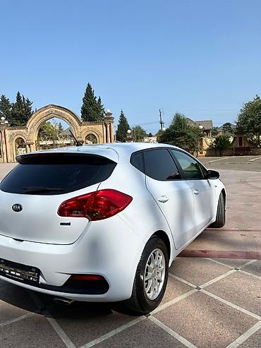 kia ceed 2007: Kia Ceed hatchback – ağ rəng, şəhər və gündəlik istifadə üçün — 2