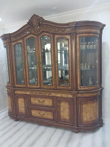 işlənmiş stol və stul: Klassik üslubda vitrin-bufet - Material: təbii ağac karkas, dekorativ — 2