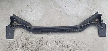 8r0 907 472: PLASTIKA PREDNJIH BRISACA ZA PEUGEOT 508 | Plastika ispod prednjih — 1