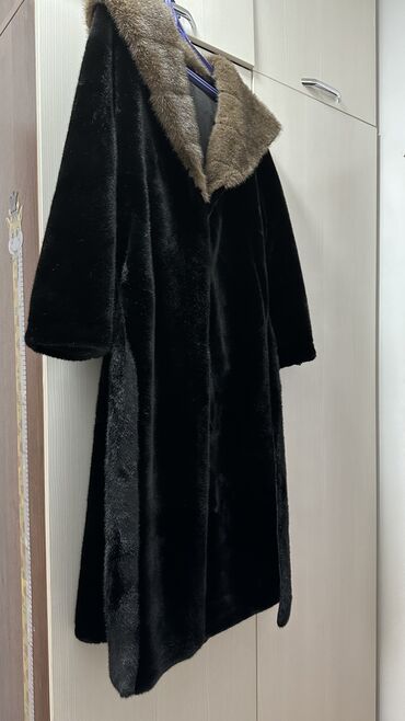 демисезонную куртку 54 размера: Шуба, Длинная модель