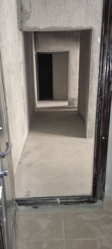 жалабат квартира: 3 бөлмө, 83 кв. м, 1 кабат, ПСО (өзү оңдоп түзөтүп бүтүү үчүн)