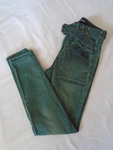 Farmerke: Moderne original Desigual farmerke naznačene veličine 36. Imaju nešto — 18
