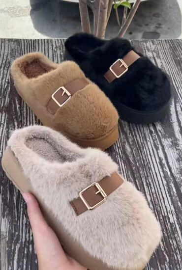 Papuče: Papuce 
36-41
2200 din
sdo — 14